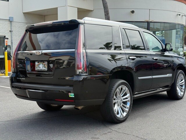 2020 Cadillac Escalade Premium Luxury photo 3