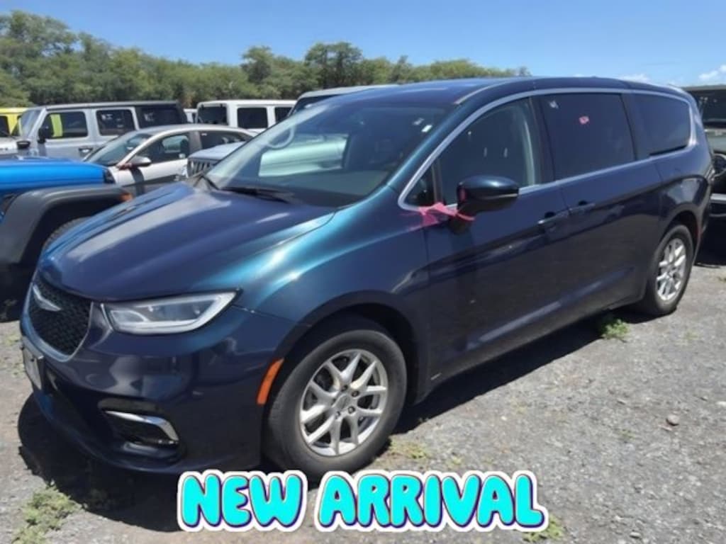 Used 2023 Chrysler Pacifica Touring L Van Passenger Van
