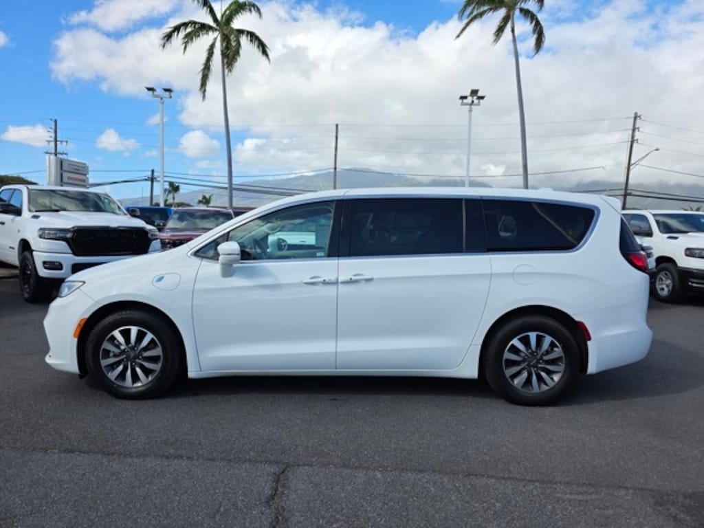 Used 2022 Chrysler Pacifica Hybrid Touring L Van Passenger Van