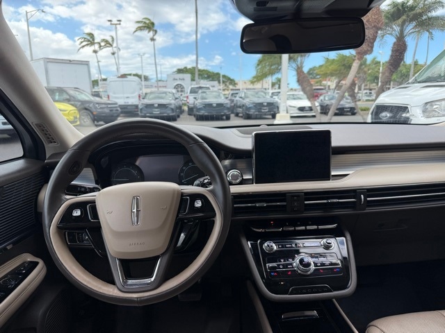 2021 Lincoln Corsair Standard photo 9