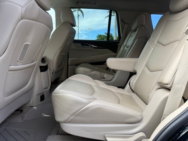 2020 Cadillac Escalade Premium Luxury photo 12