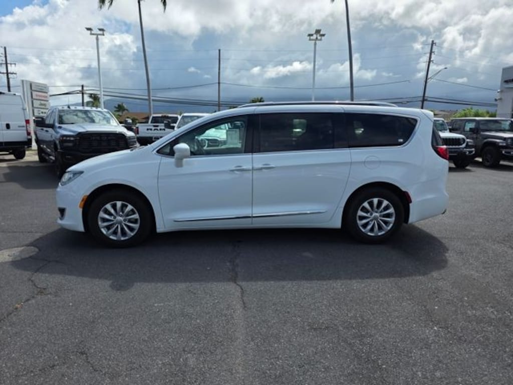 Used 2019 Chrysler Pacifica Touring L Van Passenger Van