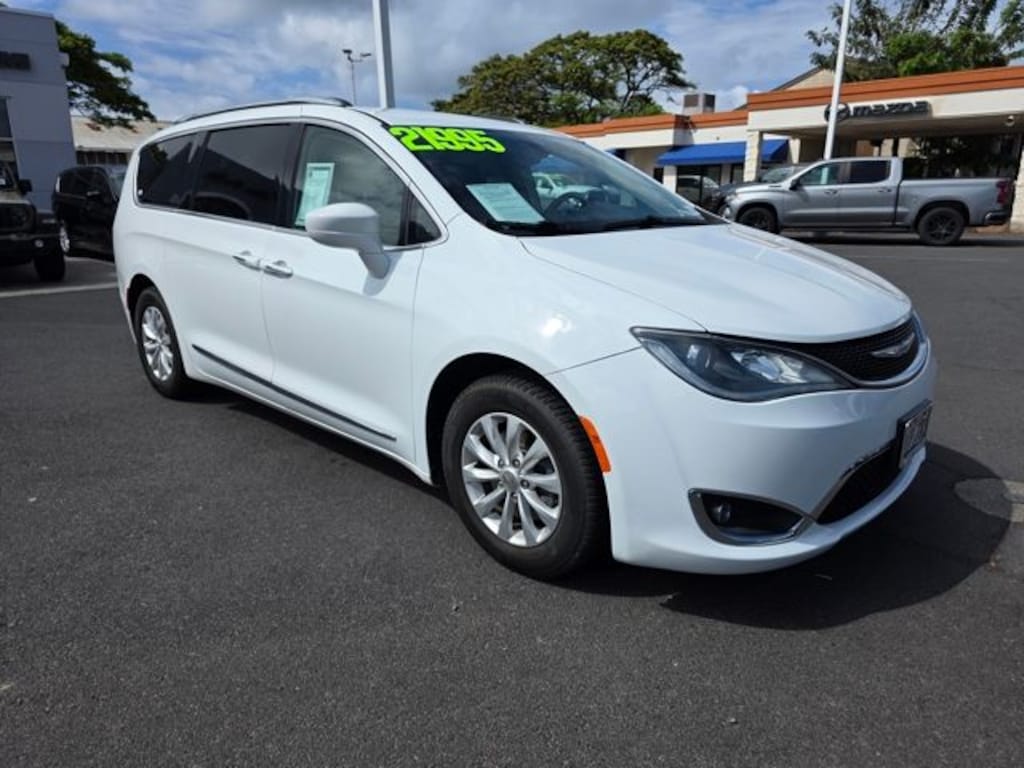 Used 2019 Chrysler Pacifica Touring L Van Passenger Van