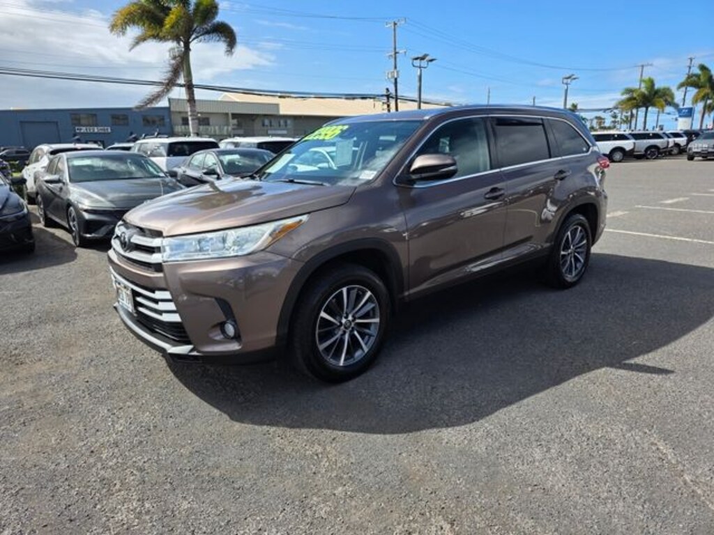 Used 2019 Toyota Highlander XLE V6 SUV