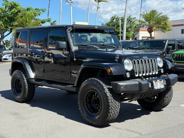 2016 Jeep Wrangler Unlimited Sahara photo 2