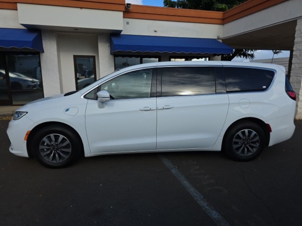 Used 2022 Chrysler Pacifica Hybrid Touring L Van Passenger Van