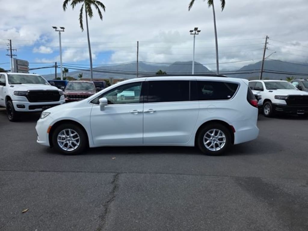 Used 2022 Chrysler Pacifica Touring L Van Passenger Van