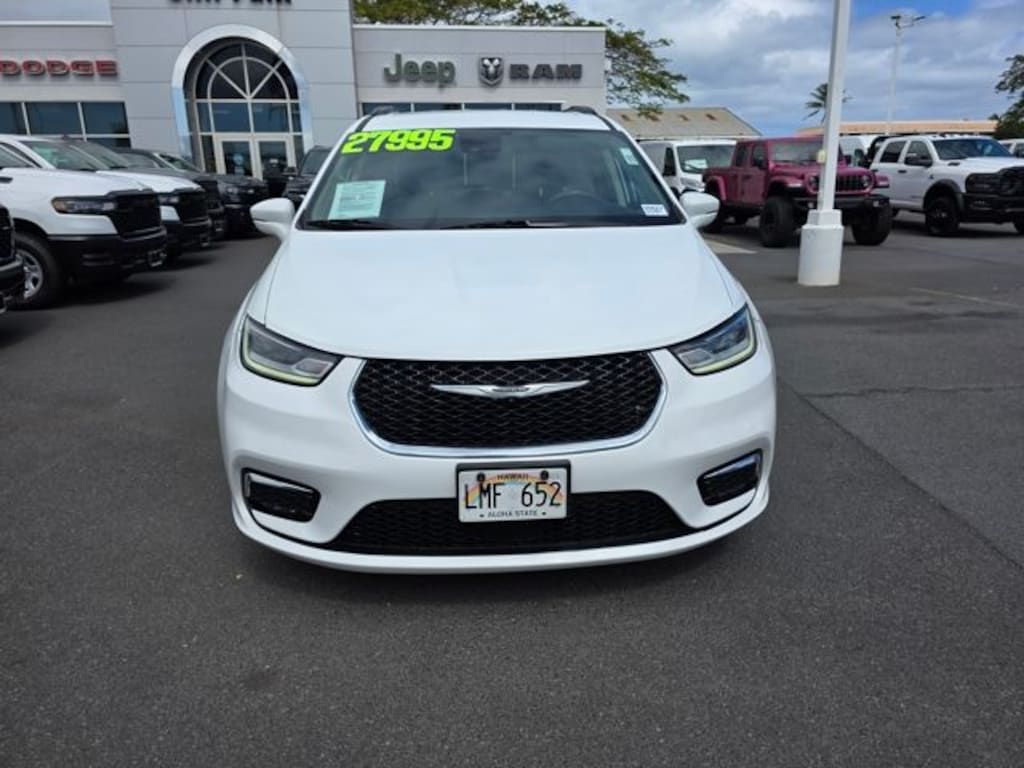 Used 2022 Chrysler Pacifica Touring L Van Passenger Van