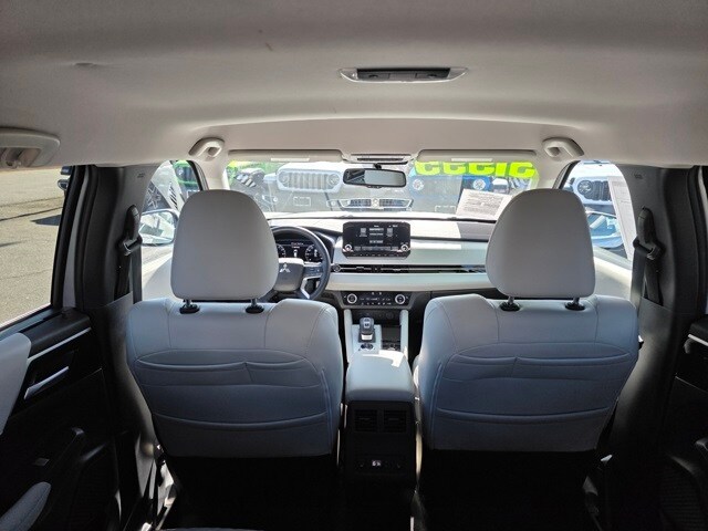 2024 Mitsubishi Outlander SEL photo 4