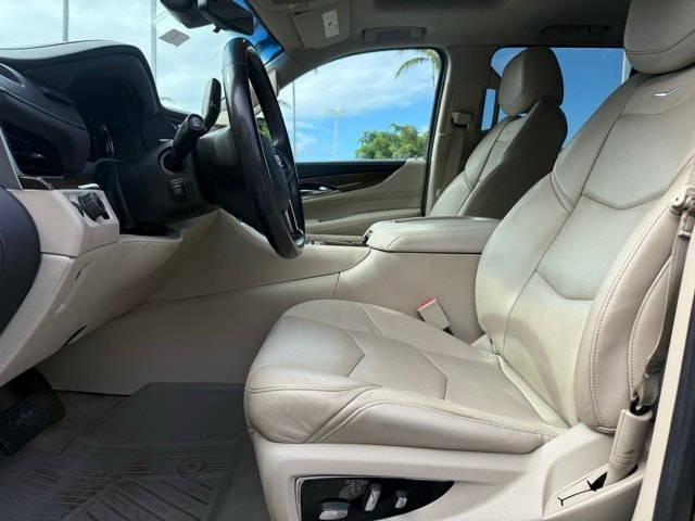 2020 Cadillac Escalade Premium Luxury photo 11