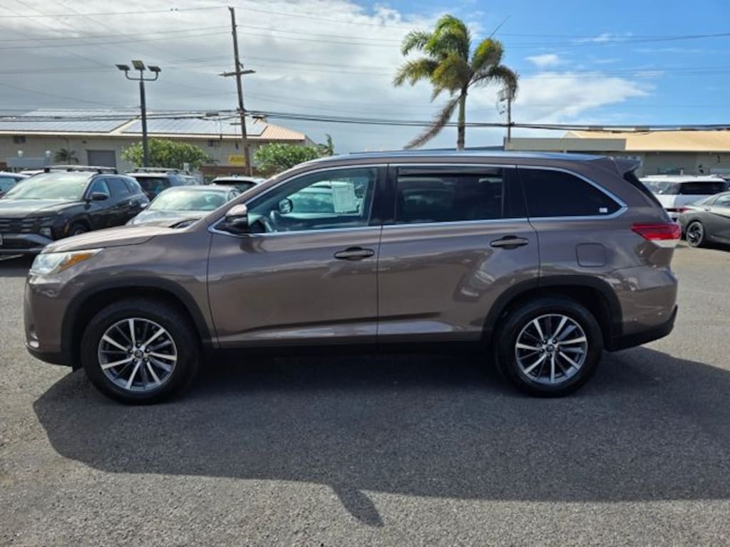 Used 2019 Toyota Highlander XLE V6 SUV