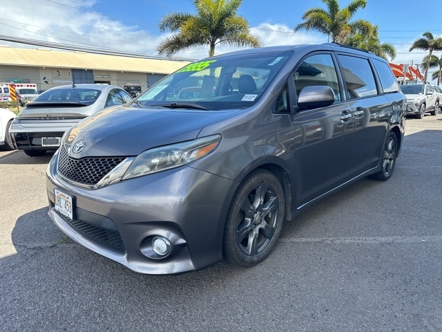 Used 2017 Toyota Sienna SE with VIN 5TDXZ3DC9HS856657 for sale in Kahului, HI