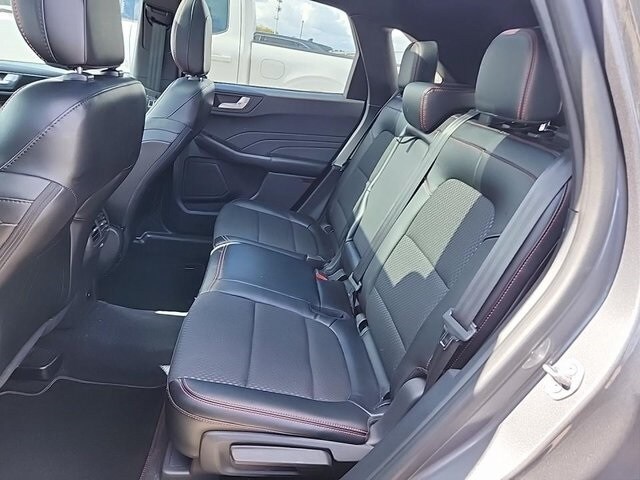 2023 Ford Escape ST-Line photo 2