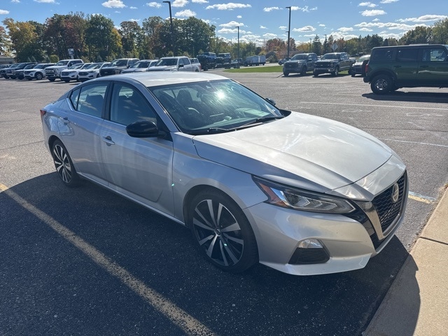 Used 2021 Nissan Altima SR with VIN 1N4BL4CV5MN310433 for sale in Gladwin, MI