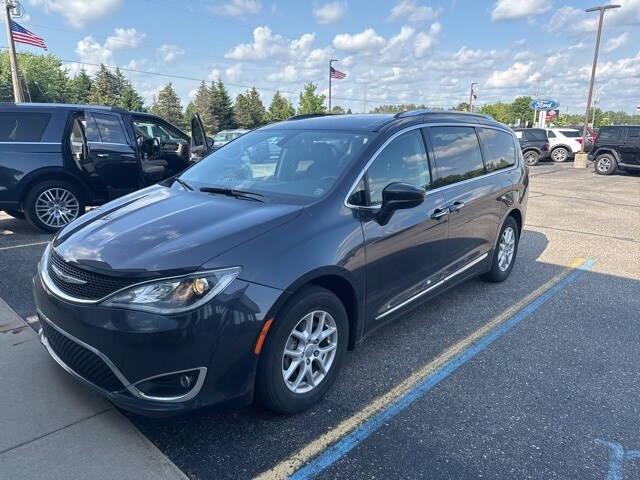 Used 2020 Chrysler Pacifica Touring L with VIN 2C4RC1BG6LR137744 for sale in Gladwin, MI