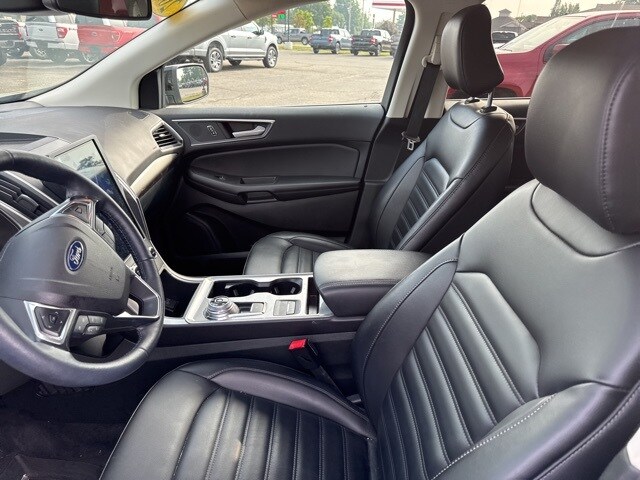2023 Ford Edge SEL photo 2
