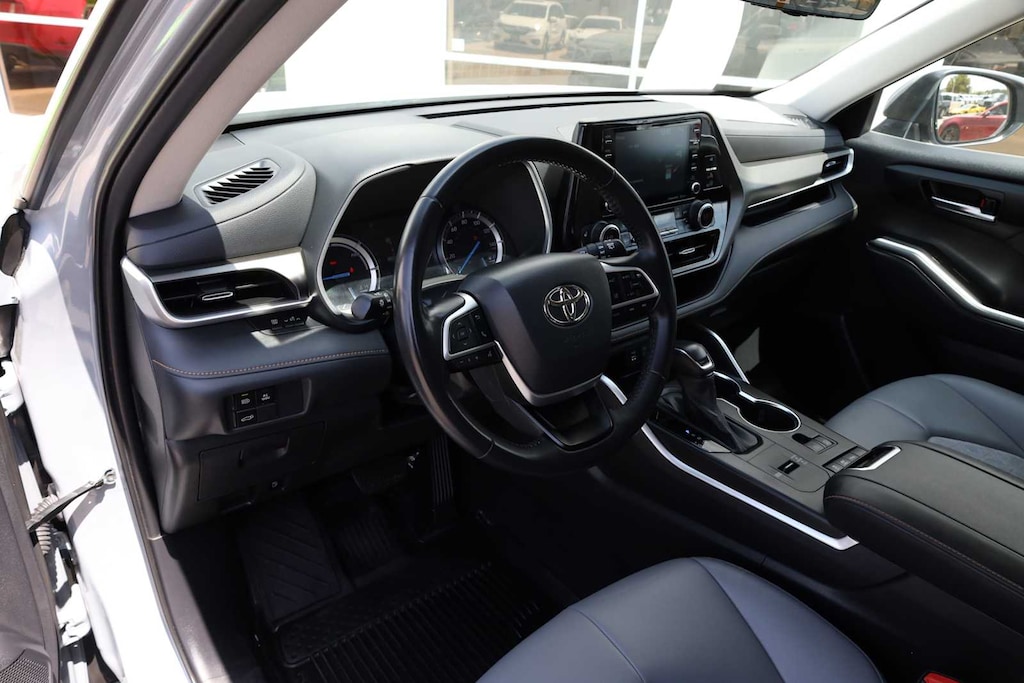 Used 2022 Toyota Highlander Hybrid Bronze Edition SUV