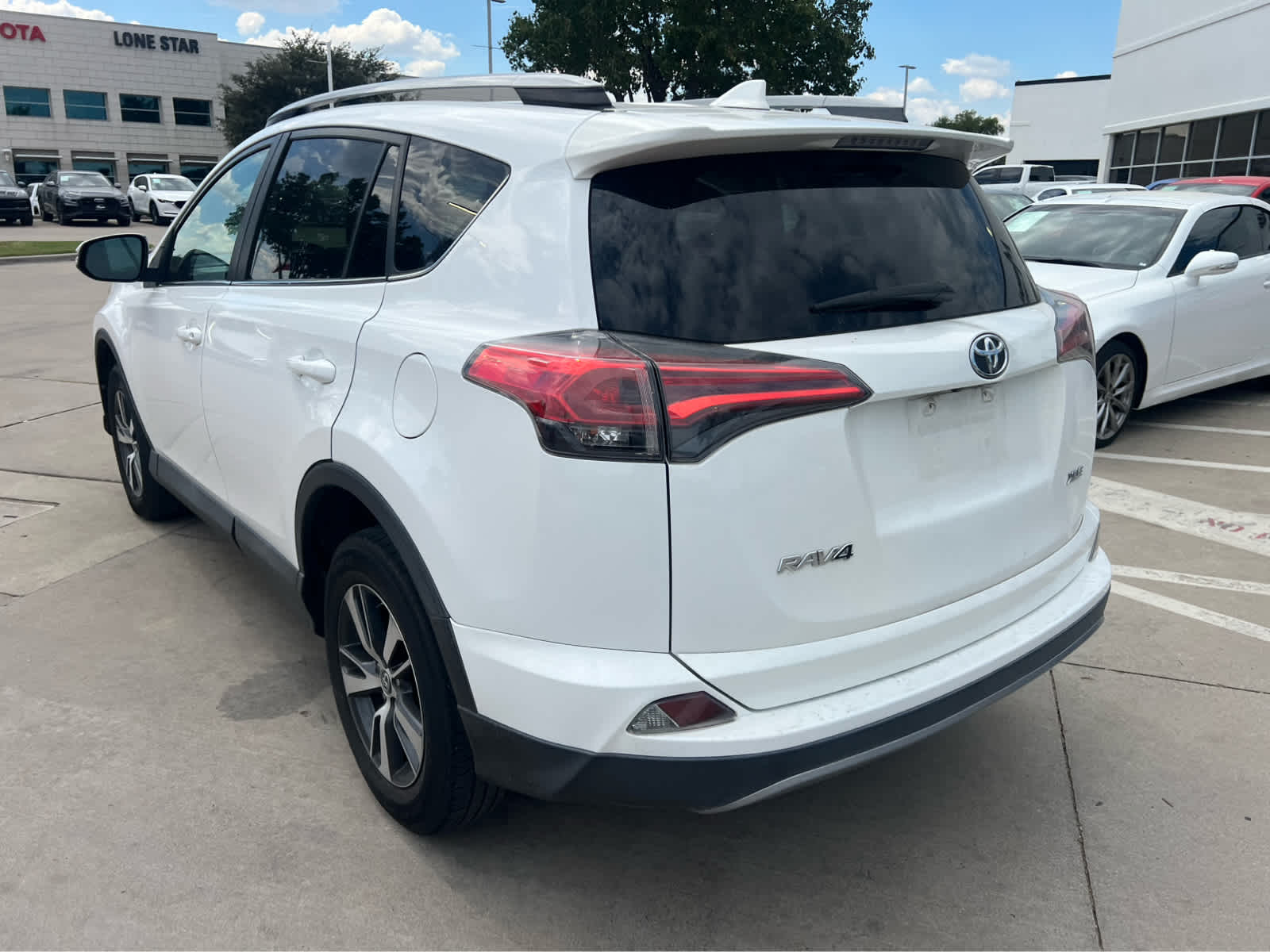 2018 Toyota RAV4 Adventure XLE photo 2