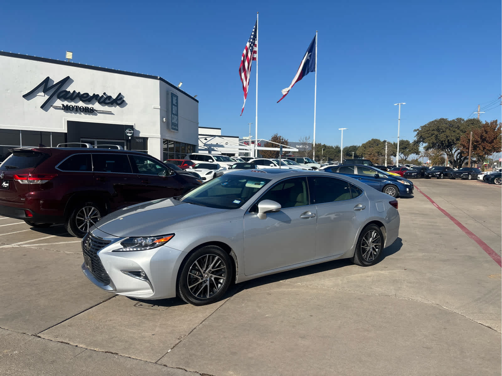 2016 Lexus ES 350's photo