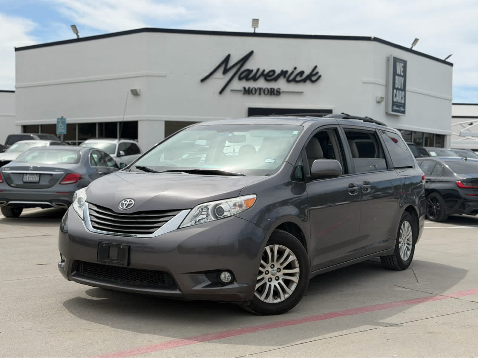 2011 Toyota Sienna XLE V6 8-Passenger's photo