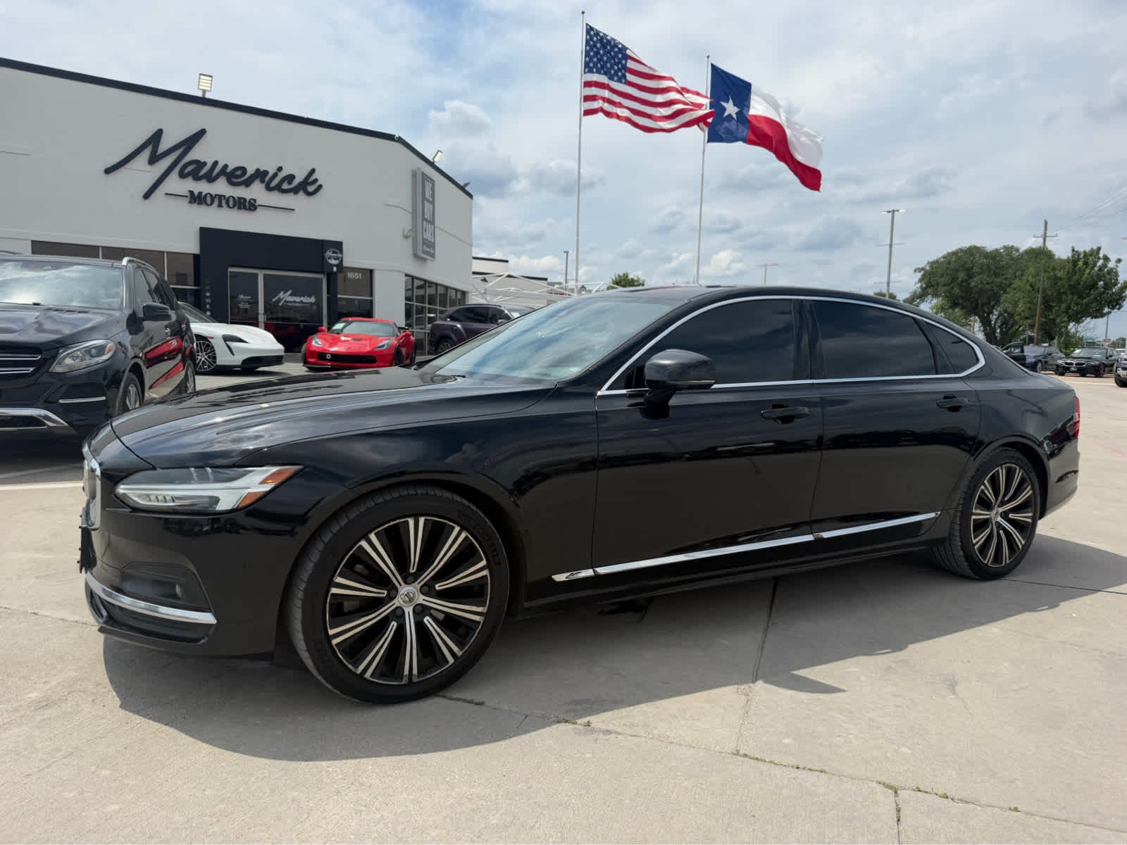2023 Volvo S90 B6 Plus AWD's photo