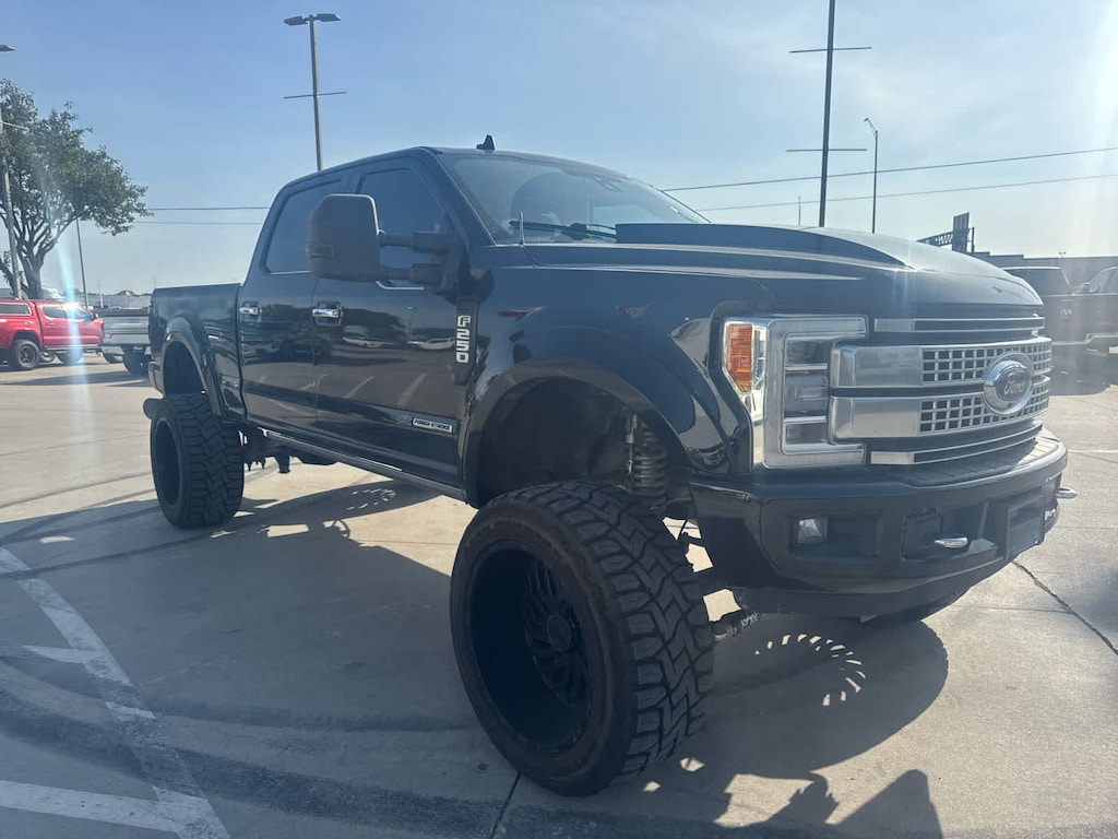 Used 2019 Ford Super Duty F-250 Pickup Platinum 4WD Crew Cab 6.75 Box Truck