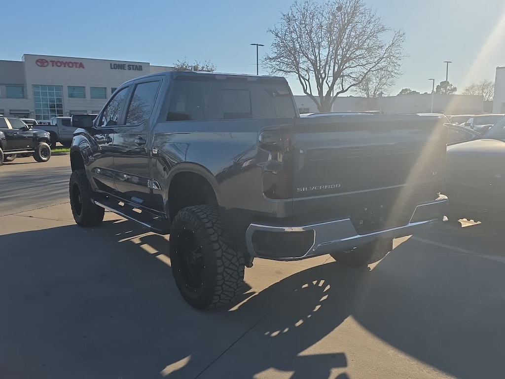 Used 2020 Chevrolet Silverado 1500 LT 2WD Crew Cab 147 Truck