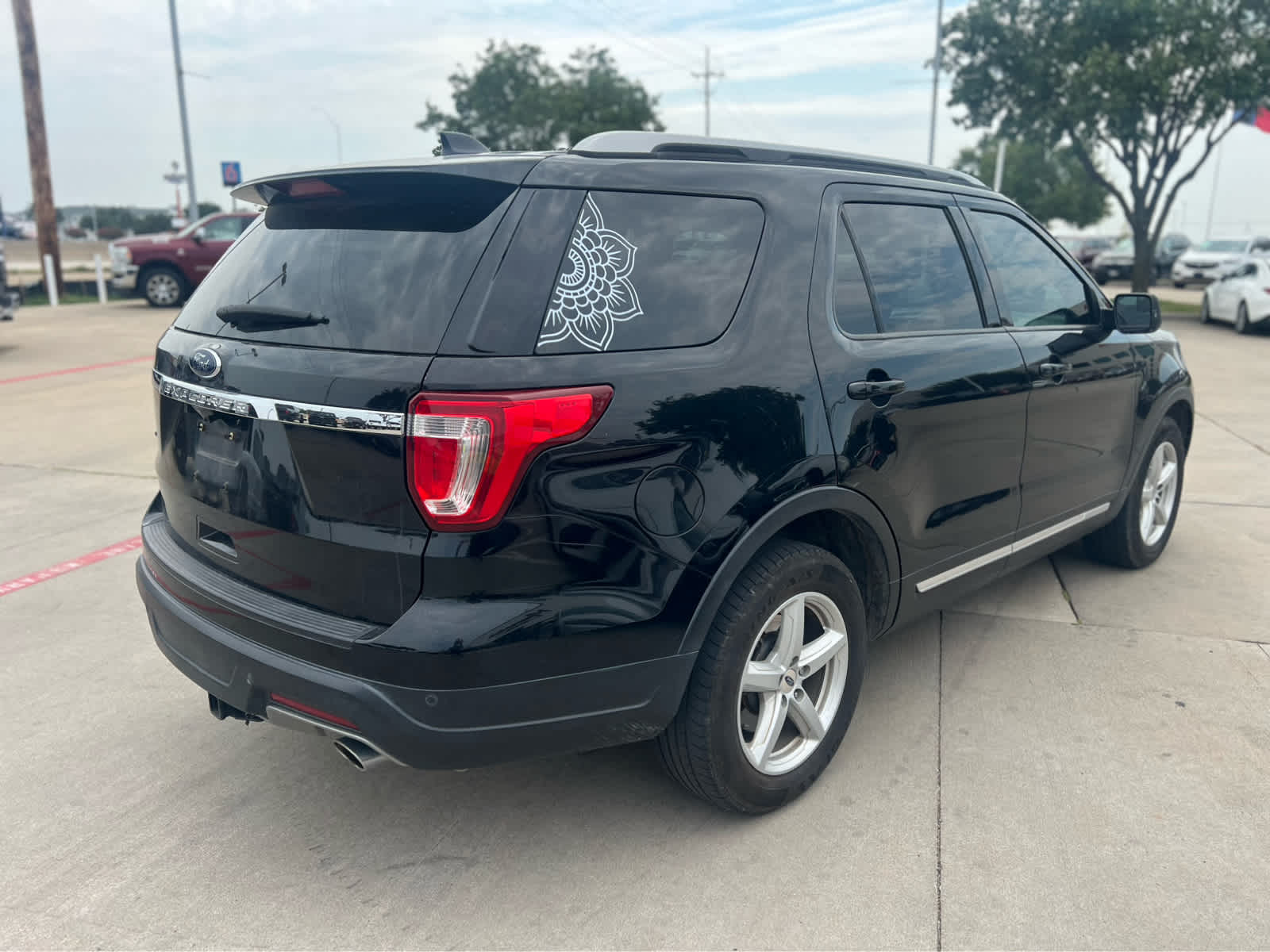 2018 Ford Explorer XLT photo 3