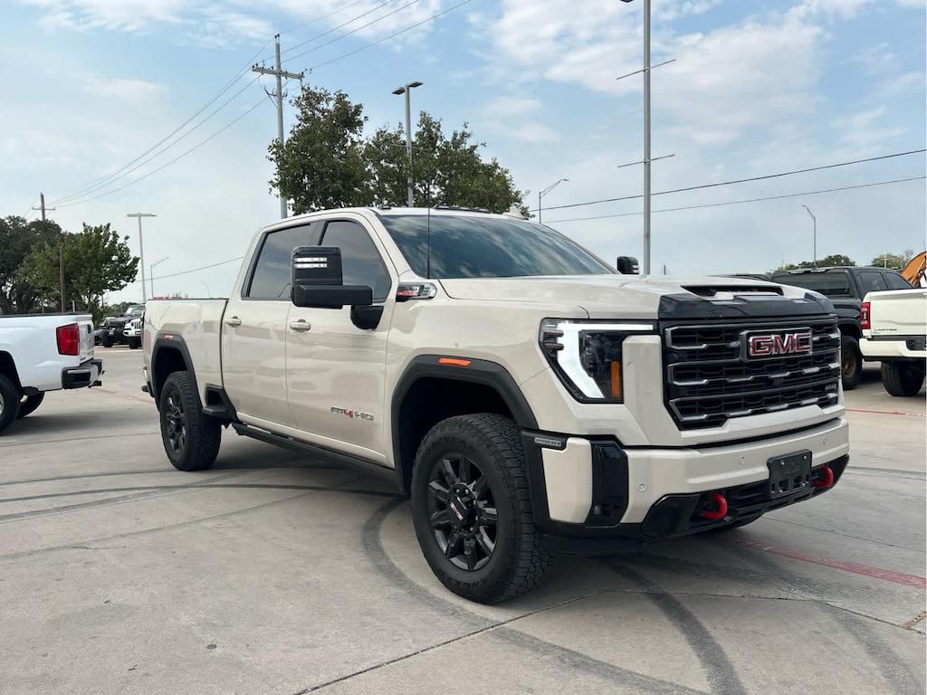 Used 2026 GMC Sierra 2500HD AT4 4WD Crew Cab 172 Truck