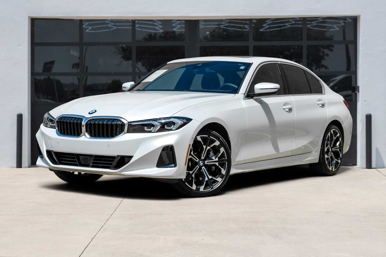 2025 BMW 3 Series 330i xDrive Sedan's photo