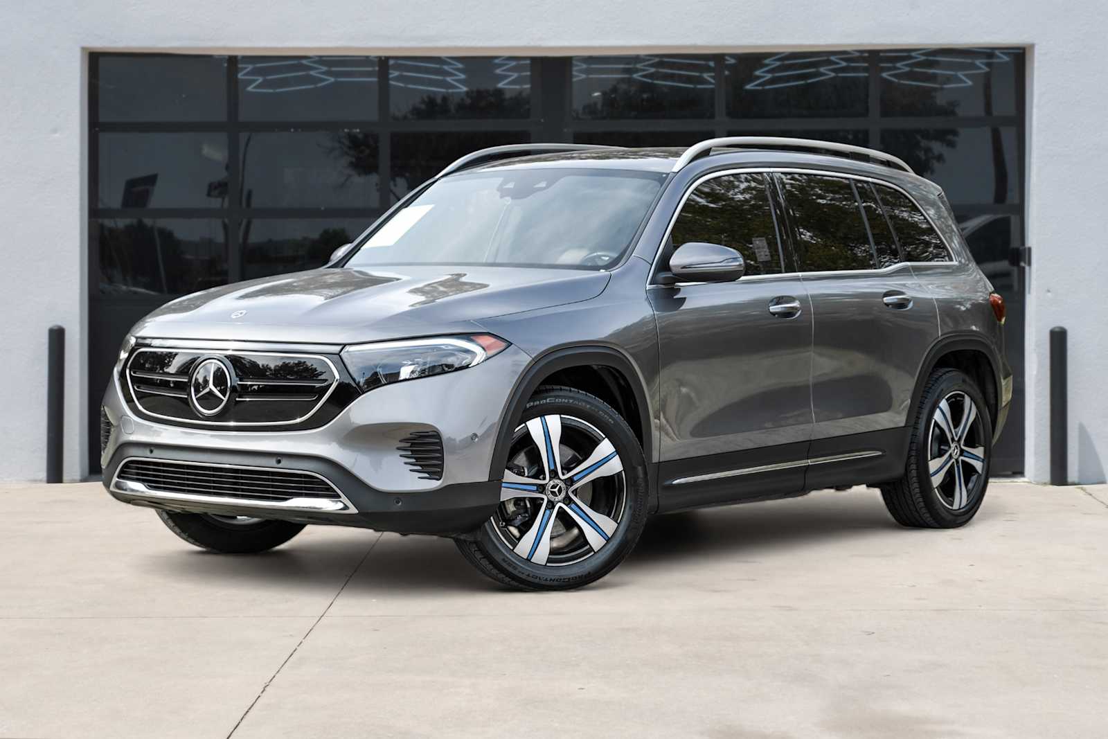 2023 Mercedes-Benz EQB Base's photo