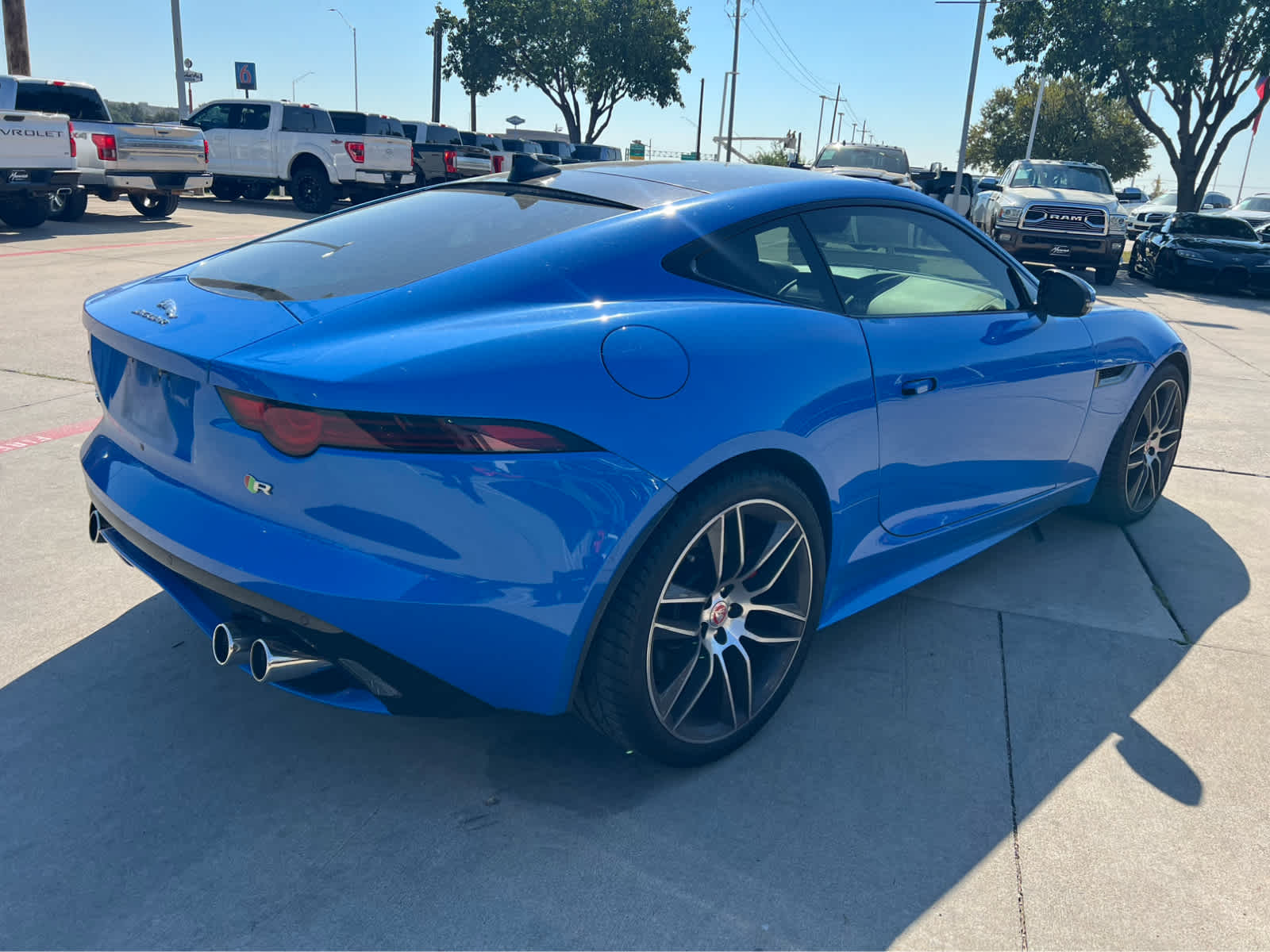 2019 Jaguar F-TYPE R photo 3
