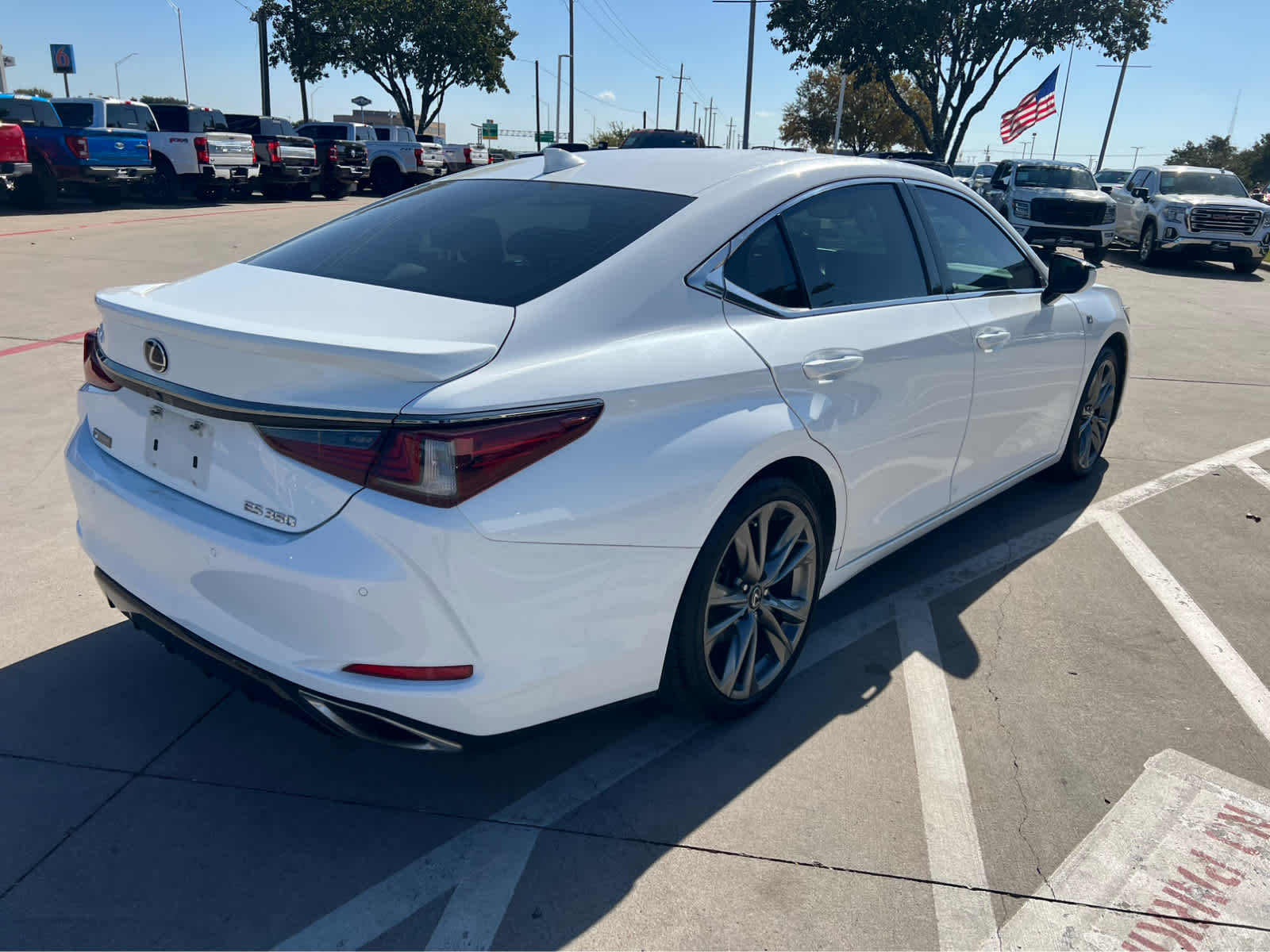 2019 Lexus ES F SPORT photo 3