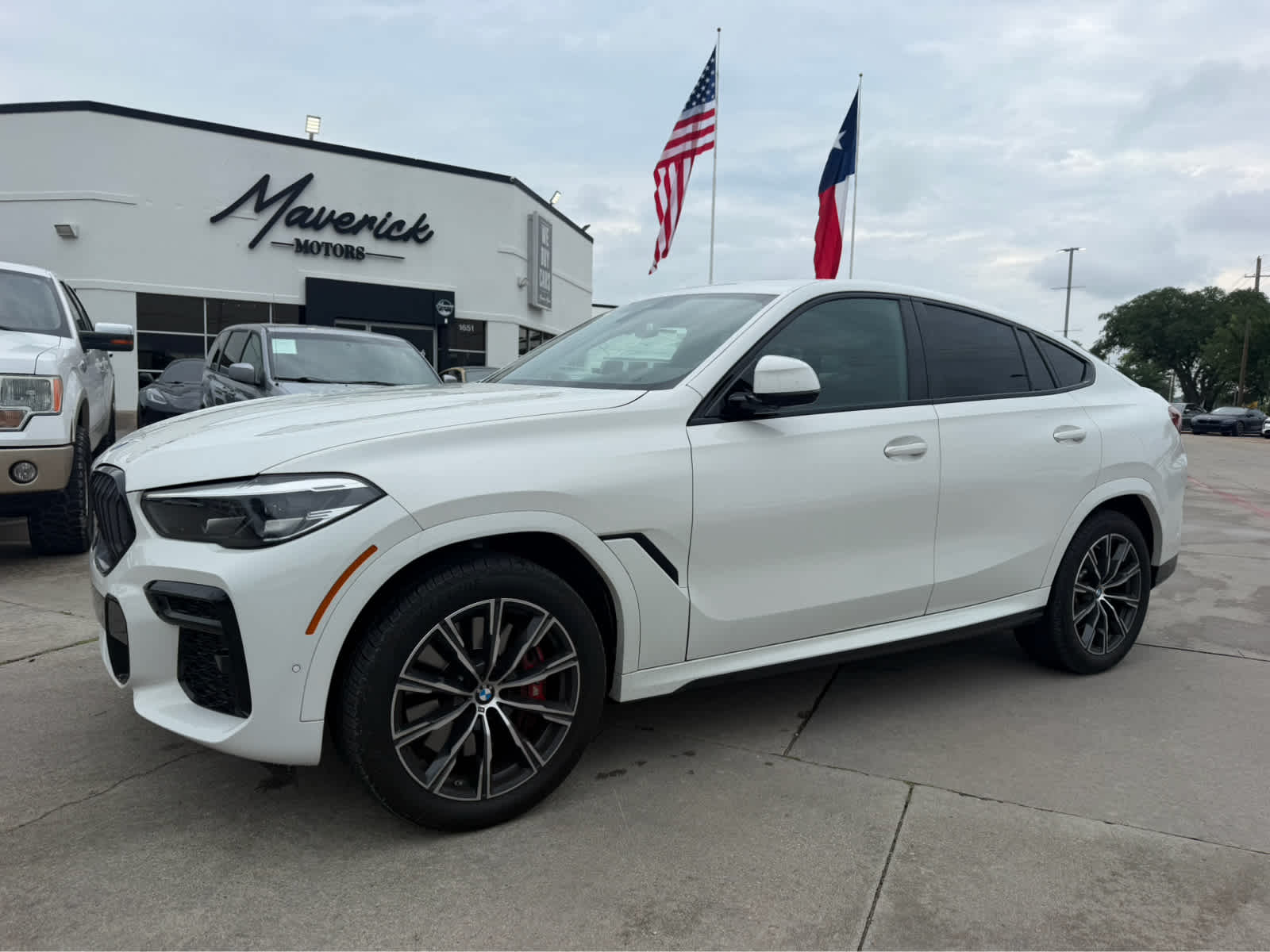 2022 BMW X6 M50i's photo