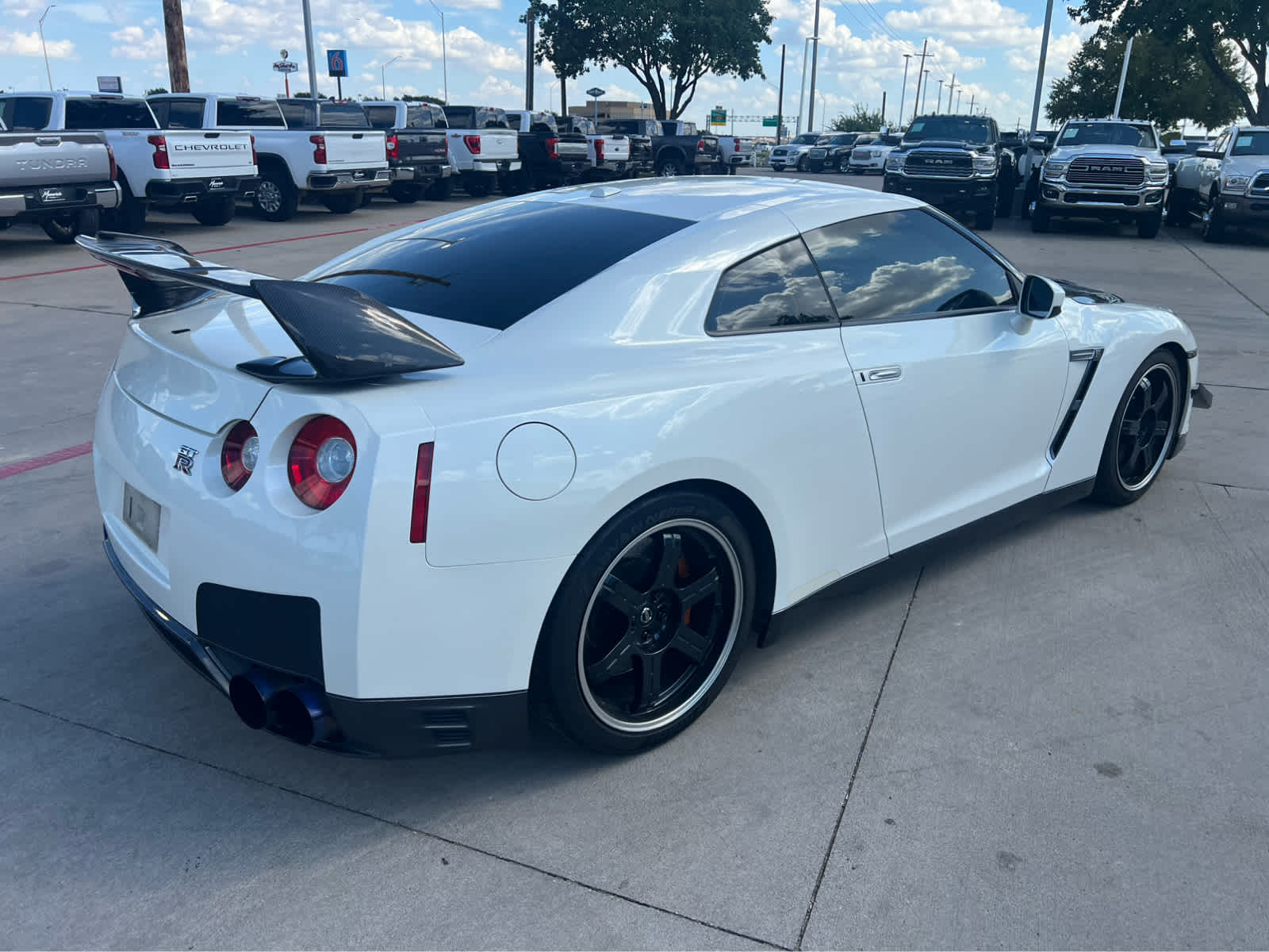 2014 Nissan GT-R Black Edition photo 3