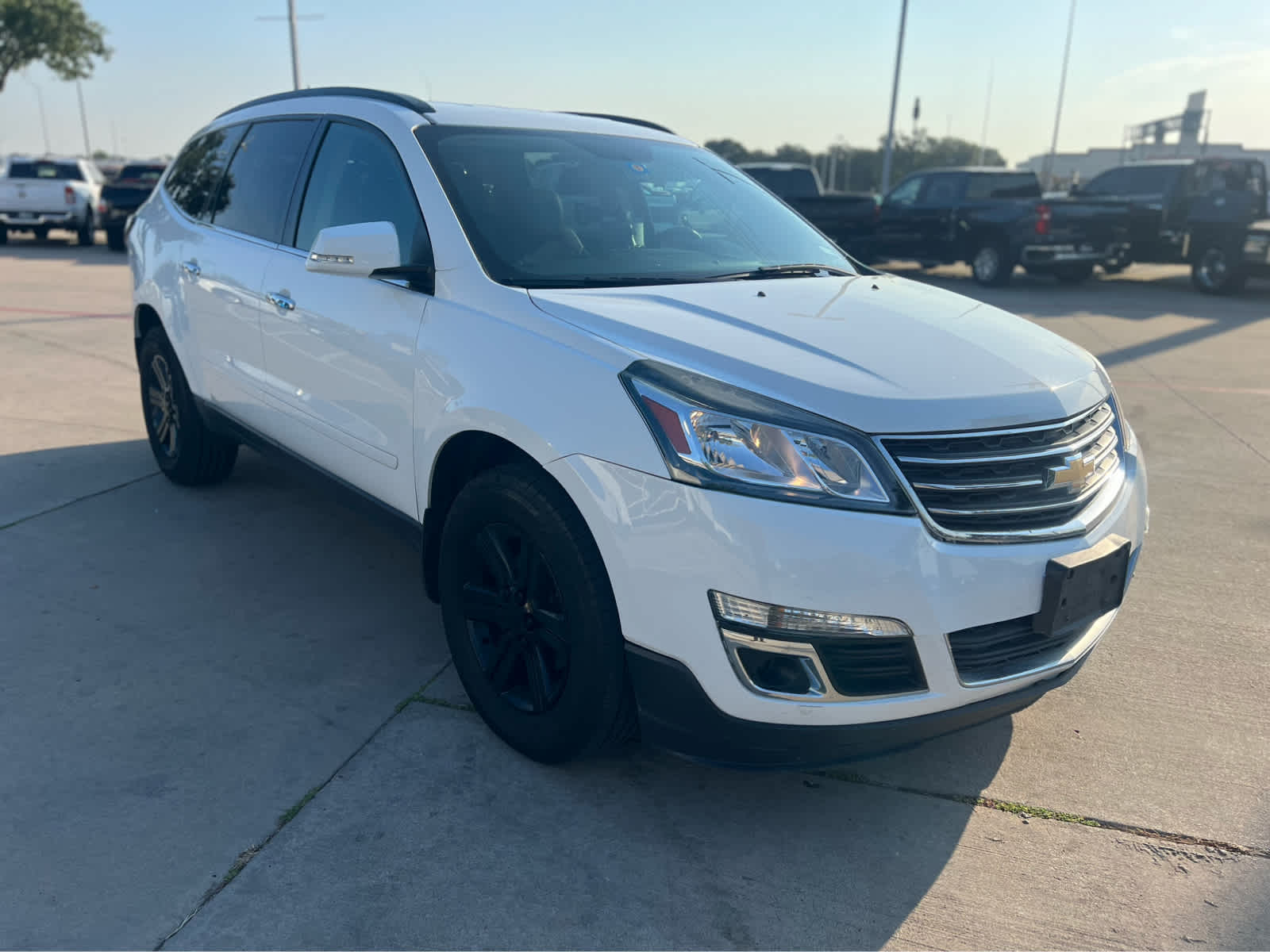 2017 Chevrolet Traverse 2LT photo 3