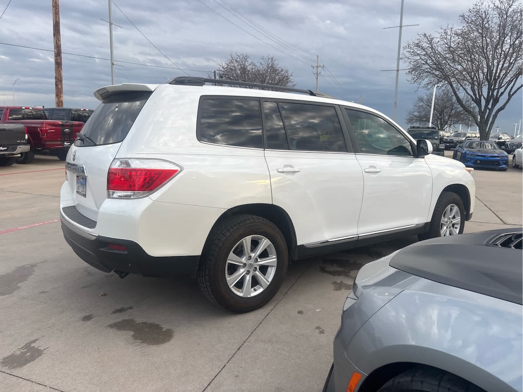 Used 2011 Toyota Highlander SE SUV