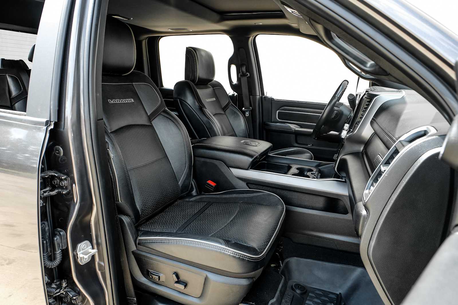 2024 RAM Ram 3500 Pickup Laramie - Photo 30