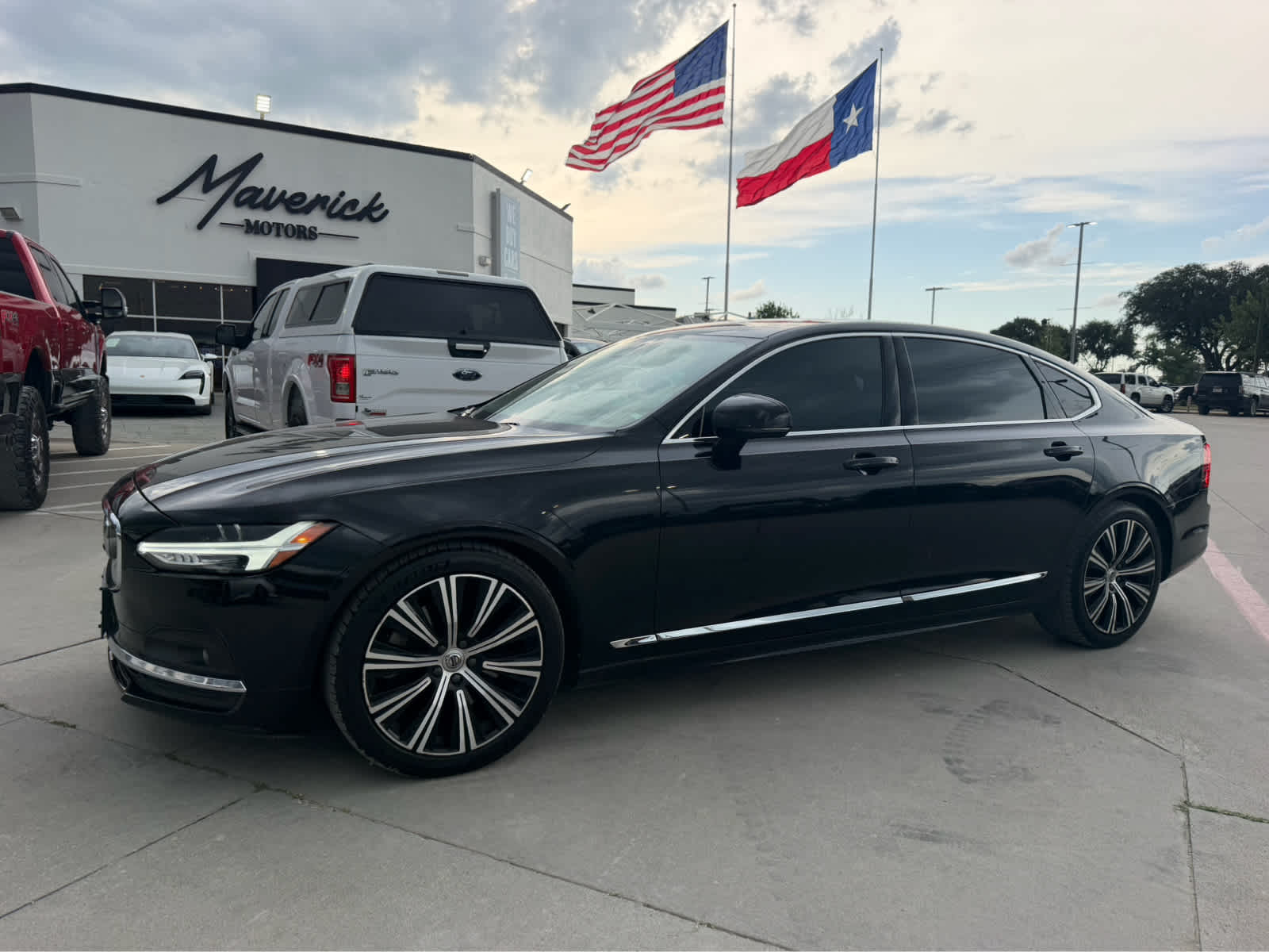 2023 Volvo S90 B6 Plus AWD's photo