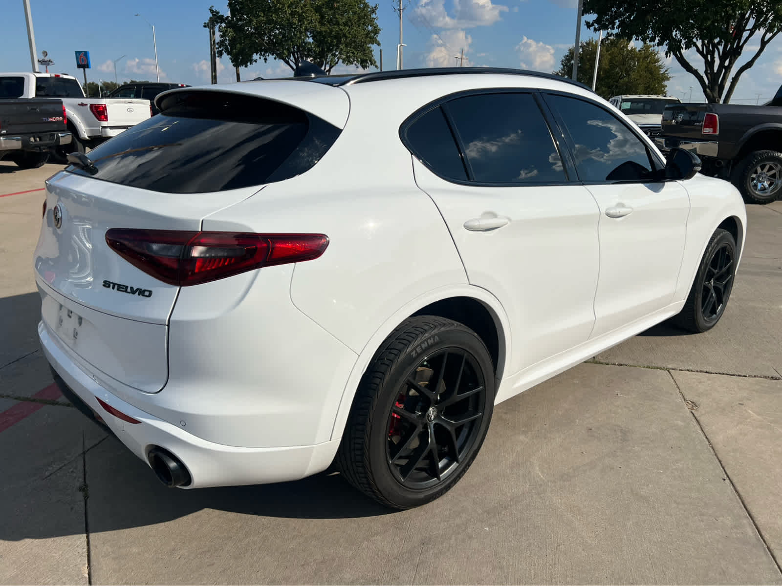 2020 Alfa Romeo Stelvio Sport photo 3