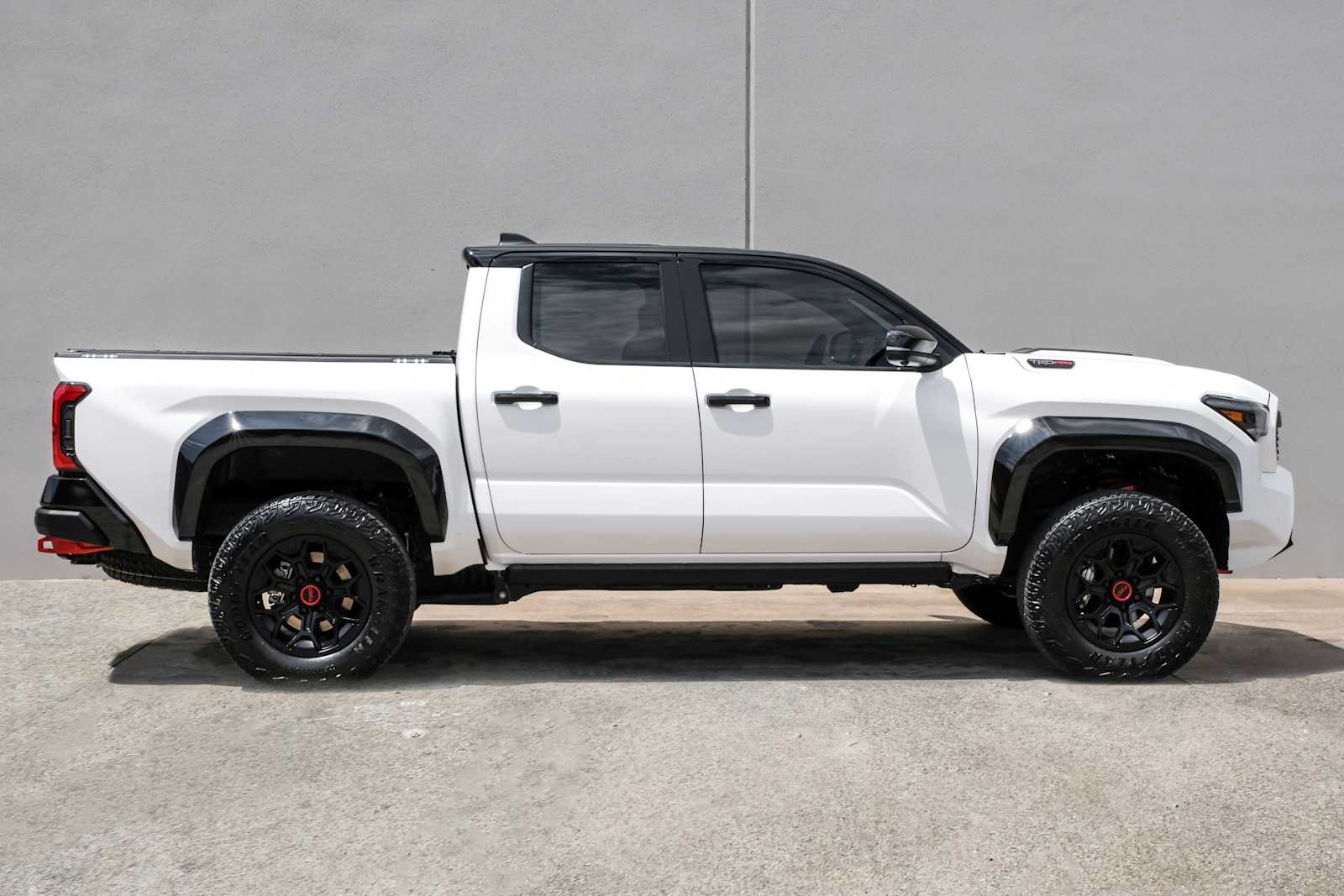 2025 Toyota Tacoma TRD Pro - Photo 8
