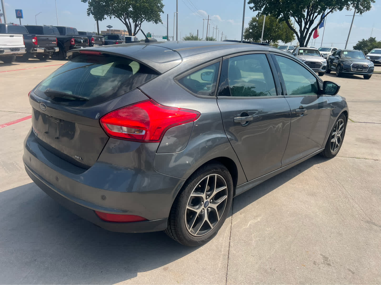 2017 Ford Focus SEL photo 3