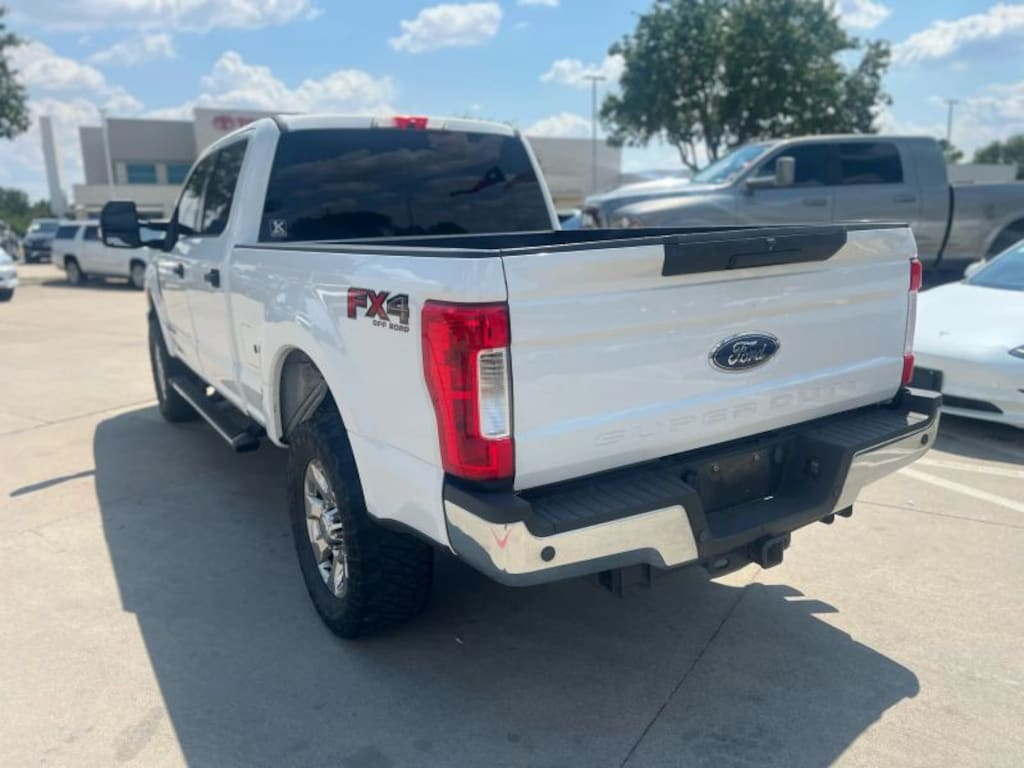 Used 2017 Ford Super Duty F-250 SRW XLT 4WD Crew Cab 6.75 Box 4WD Crew Cab 6.75 Box