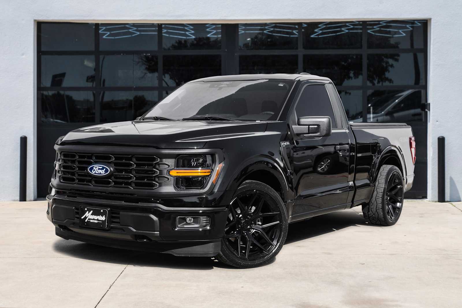 2025 Ford F-150 XL's photo