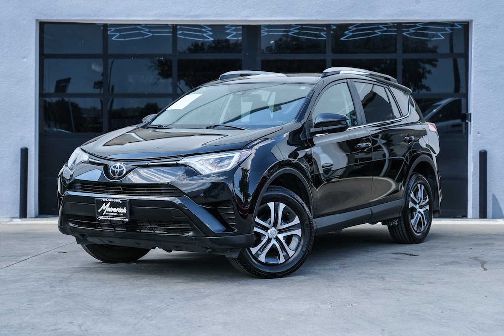 Used 2018 Toyota RAV4 LE SUV