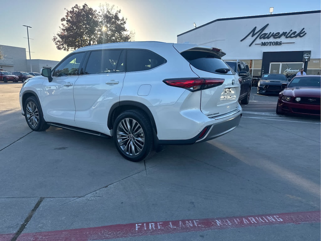 Used 2021 Toyota Highlander Hybrid Platinum SUV