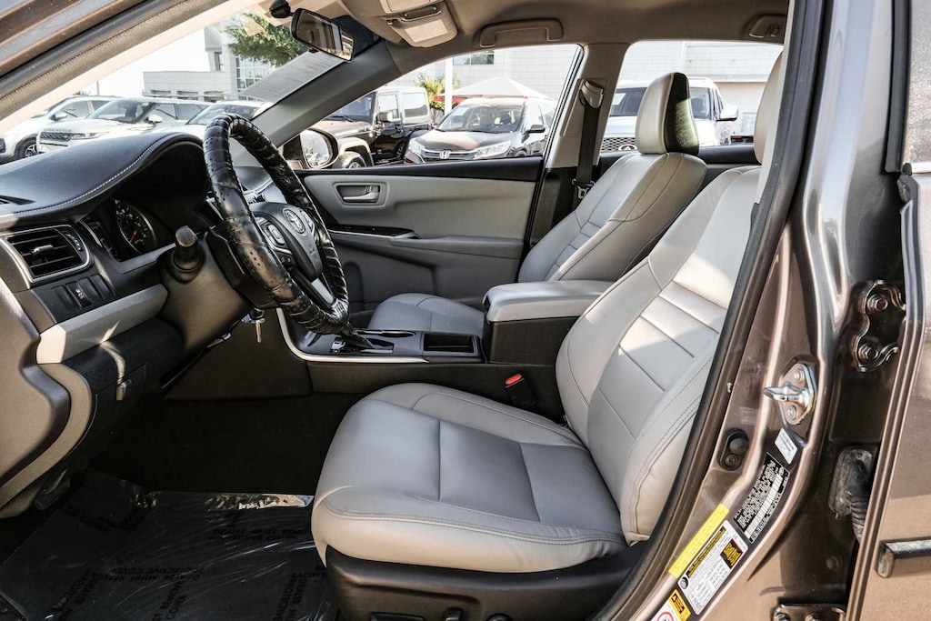 Used 2016 Toyota Camry SE Sedan