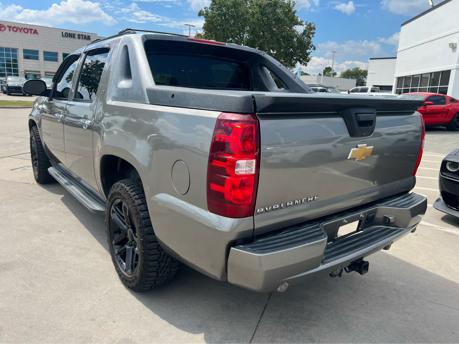 2012 Chevrolet Avalanche LT photo 2