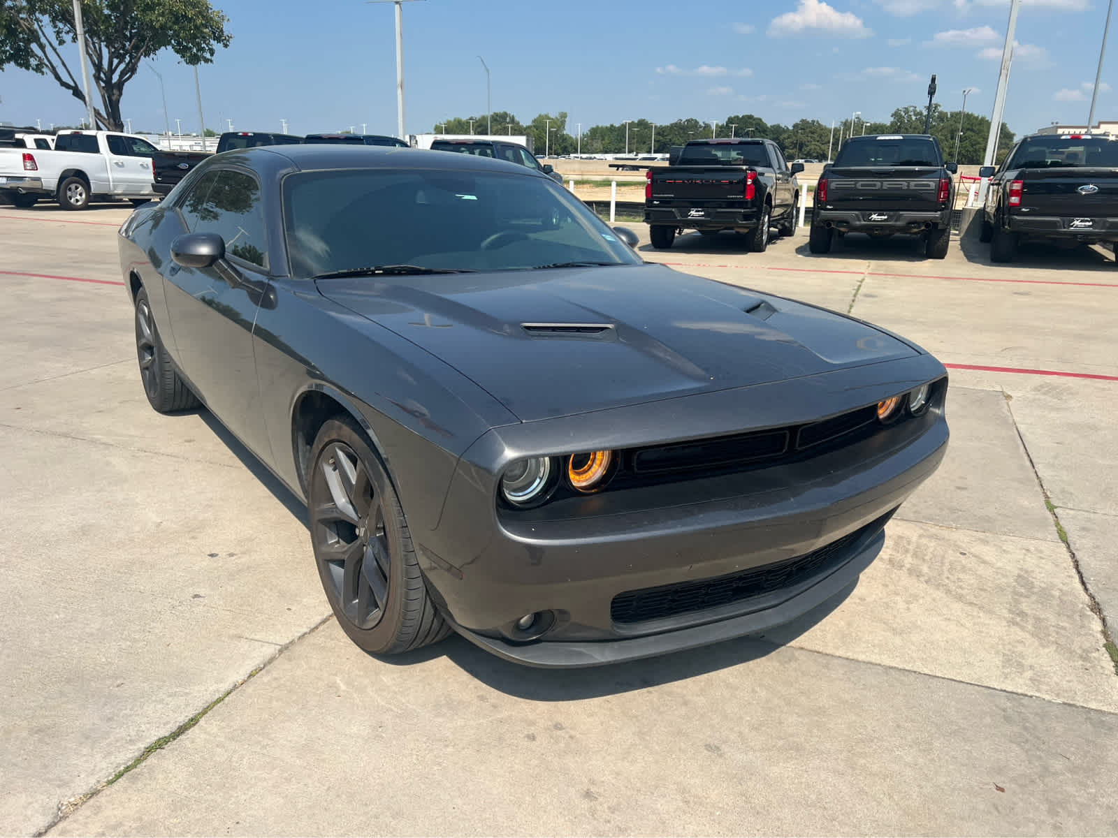 2022 Dodge Challenger SXT photo 4