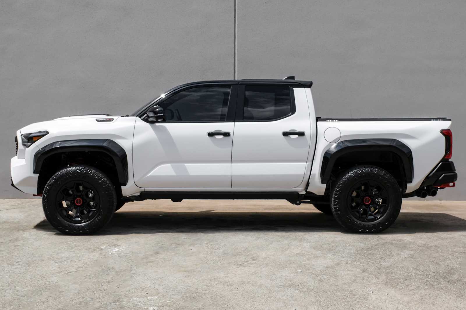 2025 Toyota Tacoma TRD Pro - Photo 14
